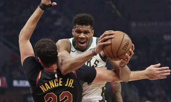 NBA: Ασταμάτητοι Μπακς και Γιάννης (video+photos)