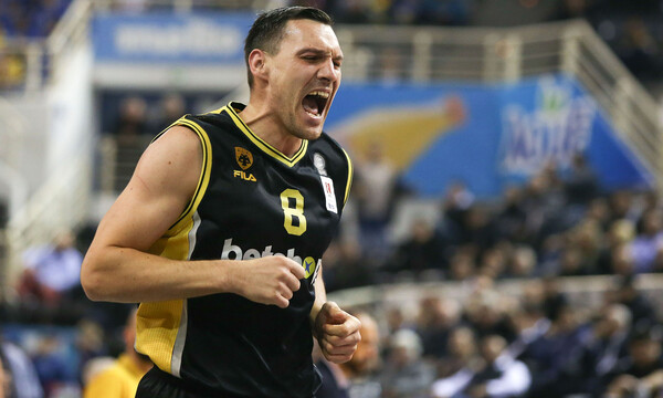 ΠΑΟΚ-ΑΕΚ 67-71: Πήρε το ντέρμπι και πέρασε από την Πυλαία 