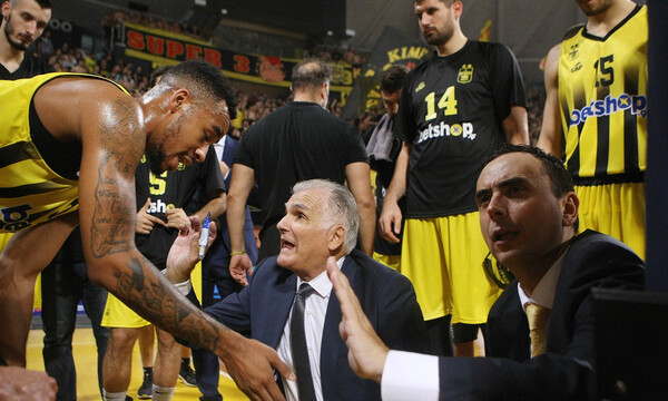 Άρης: Αποχαιρέτησε τους παίκτες ο Μαρκόπουλος