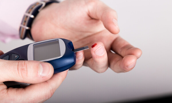 Υψηλό σάκχαρο στο αίμα: 5 απλές διατροφικές αλλαγές για να το μειώσετε (φωτο)