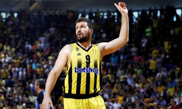 Αρης: Αποχωρεί ο Σακελλαρίου, θέμα και με Μόρις