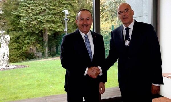 Τηλεφωνική επικοινωνία Δένδια - Τσαβούσογλου