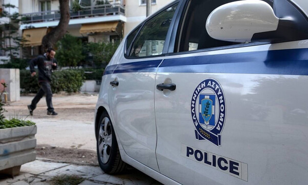 ΣΟΚ στην Πεύκη: Πέταξε την 5χρονη κόρη της από το μπαλκόνι και αυτοκτόνησε