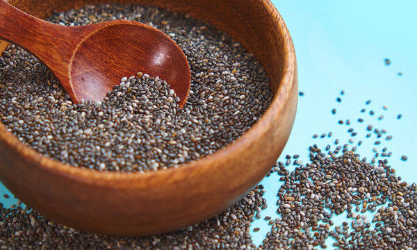 Σπόροι τσία: 4 σημαντικοί λόγοι για να τους εντάξετε στη διατροφή σας (βίντεο)