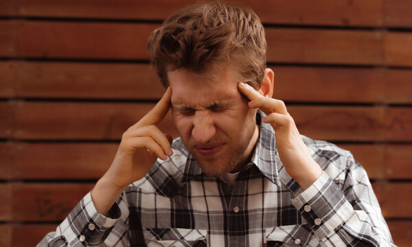 Έντονος πονοκέφαλος: Πότε επιβάλλεται η επίσκεψη στα επείγοντα (εικόνες)