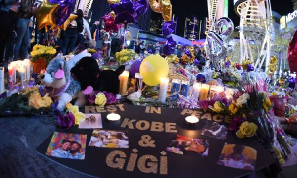 Κόμπι Μπράιαντ: Μάζεψαν από το Staples Center όσα άφησαν στη μνήμη του οι οπαδοί (photos)