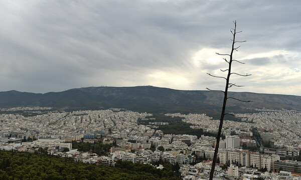 Καιρός: Τελευταία μέρα με υψηλές θερμοκρασίες - Έρχεται ψυχρό μέτωπο με χιόνια σε πολλές περιοχές