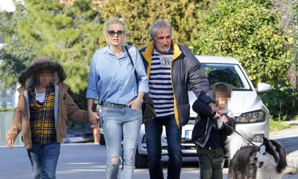 Η βόλτα της Φαίης Σκορδά με τον μπαμπά και τα παιδιά της & το street look που αξίζει να αντιγράψεις!