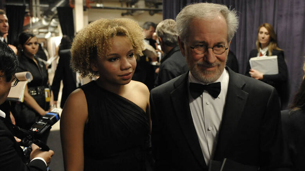 Μικαέλα Σπίλμπεργκ: Η πορνοστάρ κόρη του σκηνοθέτη συνελήφθη για ενδοοικογενειακή βία