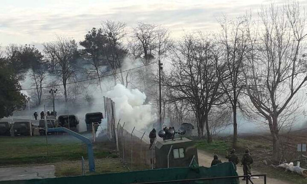 Έβρος: Επεισόδια με χημικά στα σύνορα - Μετανάστες επιτέθηκαν στις ελληνικές δυνάμεις