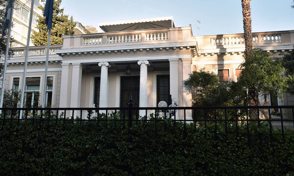 Κοροναϊός στην Ελλάδα: Έκτακτα μέτρα από την κυβέρνηση - Αύριο ανακοινώνεται ποια σχολεία κλείνουν