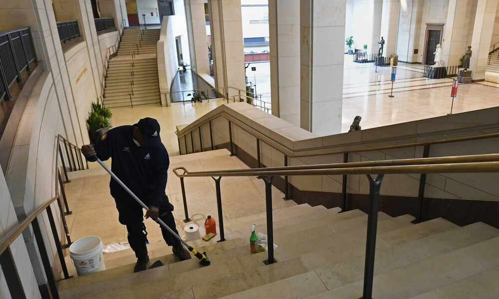 Κορονοϊός: Η Ένωση Ξενοδόχων ζητά την υποχρεωτική διακοπή λειτουργίας των ξενοδοχείων