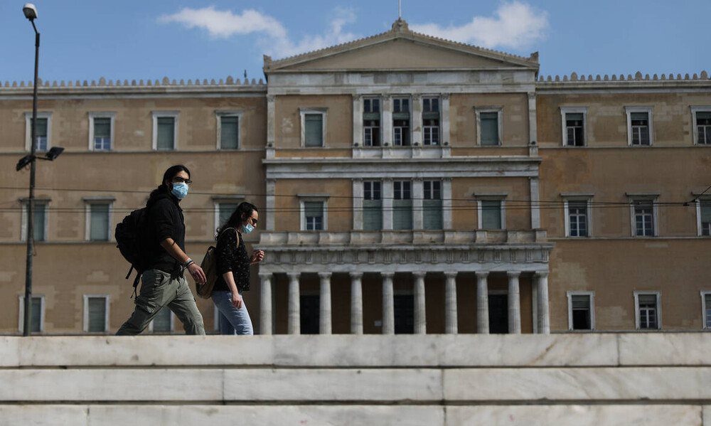 Κορονοϊός - Απαγόρευση κυκλοφορίας: Πότε και πώς θα εφαρμοστεί; Ποιοι θα επιτρέπεται να κυκλοφορούν