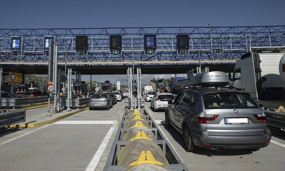 Κορονοϊός: Είναι ανεύθυνοι! Ουρές στα διόδια – Οι Αθηναίοι φεύγουν για την επαρχία