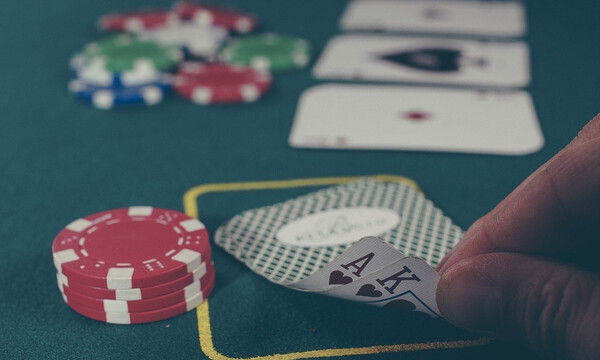 Πήγαν σε καζίνο να παίξουν πόκερ - Δεν φαντάζεστε τι προκλητικό πόνταραν (video)