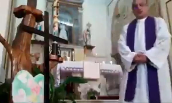 Παπάς θέλησε να κάνει live λειτουργία αλλά ενεργοποίησε τα φίλτρα - Τρελό γέλιο (photos+video)