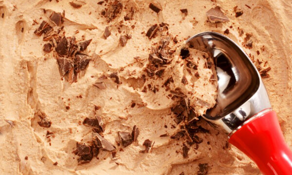 Οι 15 τροφές που πρέπει να αποφεύγετε αν είστε πάνω από 40 (εικόνες)