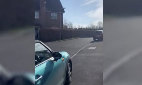 Διασώστρια βγήκε από το σπίτι της - Αυτό που αντίκρισε θα σας κάνει να συγκινηθείτε (video)