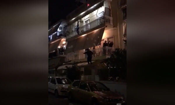 Το έκαψαν σε ρυθμούς... κορονοϊού στο Αιγάλεω και: «ρίξε στο κορμί μου σπίρτο να πυρποληθώ» (vid)