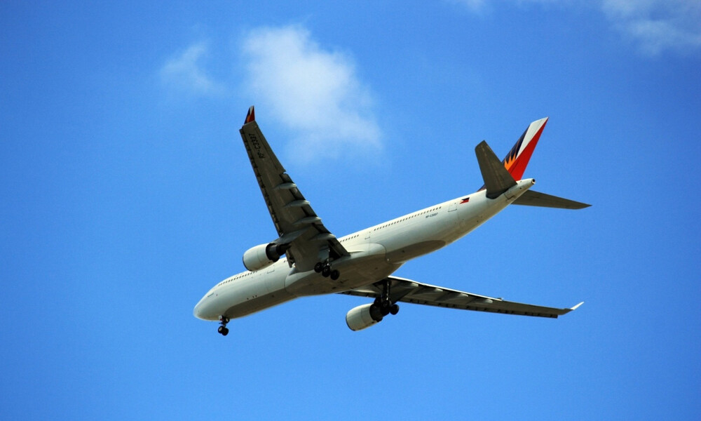 Τα περισσότερα αεροπλάνα έχουν άσπρο χρώμα - Γνωρίζεις γιατί; (video)