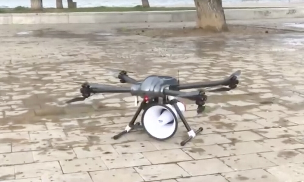 Θεσσαλονίκη: Drone στέλνει μήνυμα στο κέντρο της πόλης - «Σαν το σπίτι δεν έχει» (video)