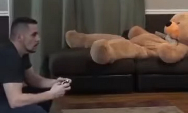 Έπαιζε μόνος του video games - Έπαθε σοκ μ' αυτό που έγινε μετά! (video)