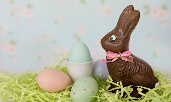 Ελληνικό ζαχαροπλαστείο στέλνει διαφορετικό μήνυμα με πασχαλινά λαγουδάκια (video)