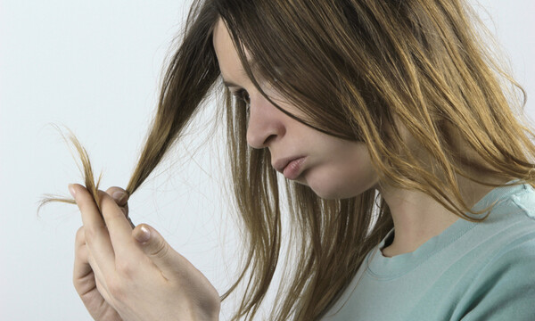 Ξηρά & κατεστραμμένα μαλλιά: Τα 5 καλύτερα συμπληρώματα (εικόνες)