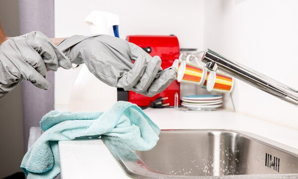 Αυτό είναι το μεγαλύτερο λάθος που κάνουμε όλοι στον καθαρισμό του σπιτιού (photos)