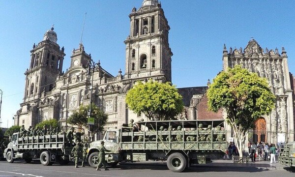 Τρομερό σκηνικό! Στρατιώτες με μάσκες έκαναν ντου σε εκκλησία - Δείτε γιατί (video)