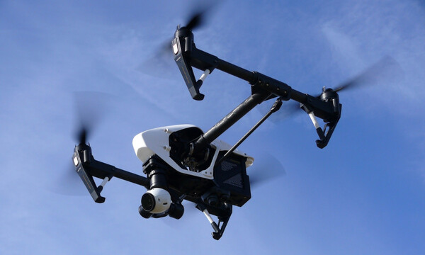 Νέα «μόδα»: Ψάρεμα με… drone (videos)