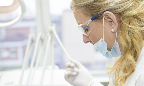 Νοσοκόμα έγινε έξαλλη με παρέα νέων - Δείτε τι έγινε (video)