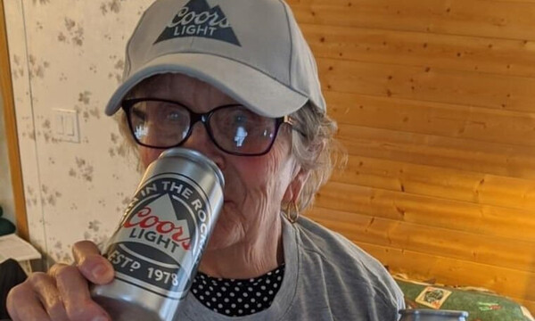 Γιαγιά 93 ετών ζητούσε επιτακτικά μπύρες - Τρομερό το δώρο που πήρε (photos+video)