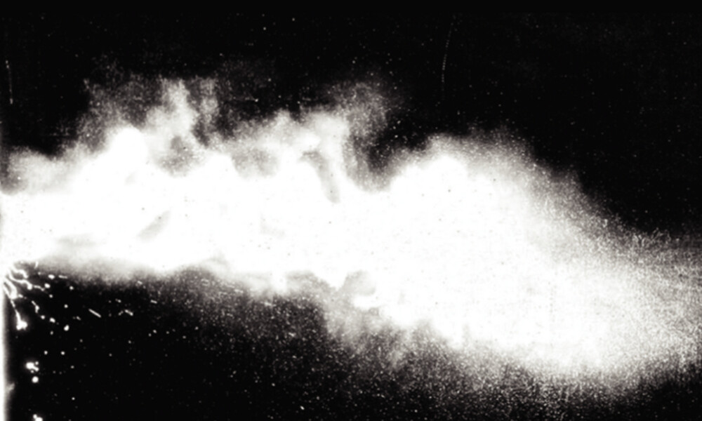 Απίστευτο βίντεο: Δείτε πόσο μακριά «ταξιδεύουν» τα σταγονίδια με το φτέρνισμα