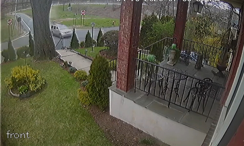 Εικόνες σοκ - Έχασε τον έλεγχο του αυτοκινήτου προκαλώντας απίστευτο ατύχημα (video)