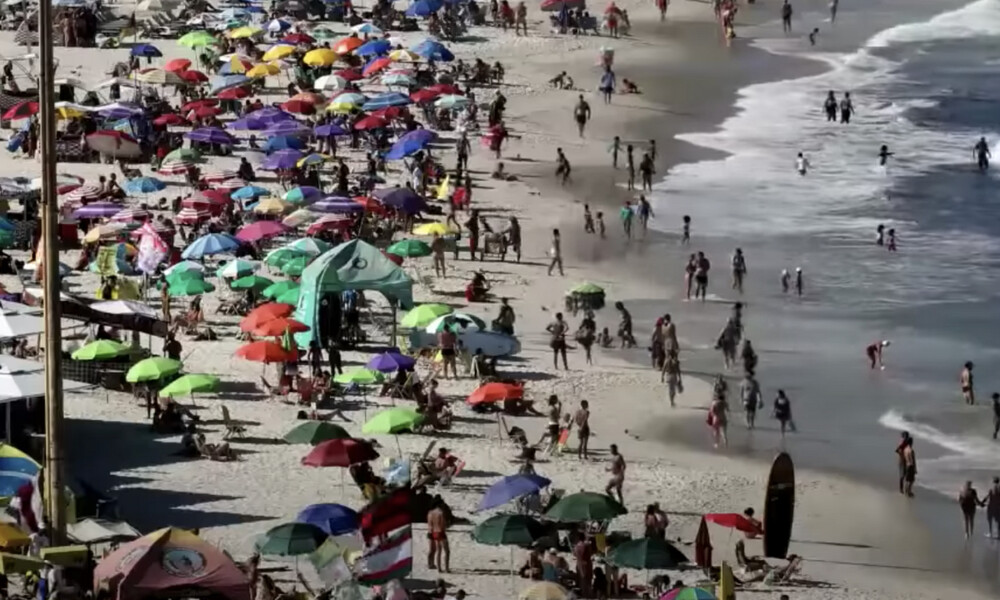 Καλοκαίρι με... πλεξιγκλάς σε παραλίες και εστιατόρια (video)