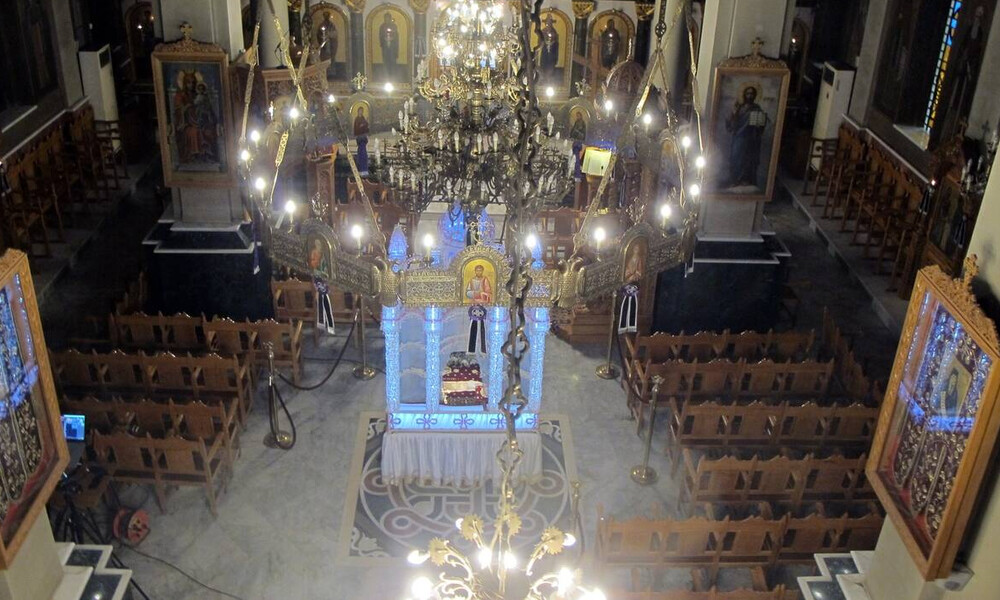 Ένταση και επεισόδια έξω από εκκλησία στον Κορυδαλλό