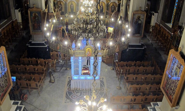 Ένταση και επεισόδια έξω από εκκλησία στον Κορυδαλλό