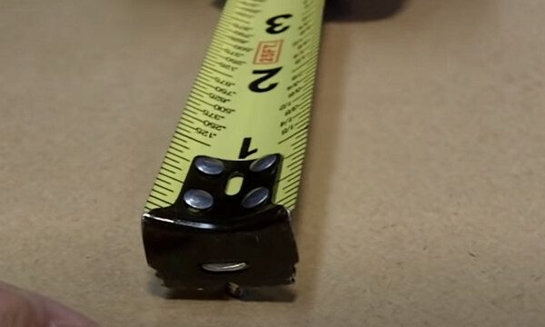 Γνωρίζεις σε τι χρησιμεύει το ασημένιο... πραγματάκι στο μέτρο; (vid)