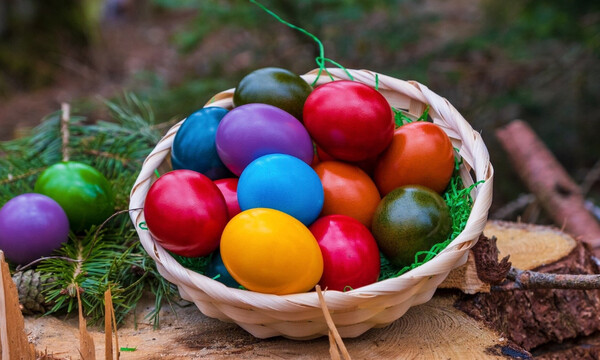 Κοζάνη: Δείτε τι πατέντα βρήκαν για να τσουγκρίσουν αυγά από απόσταση! (video)