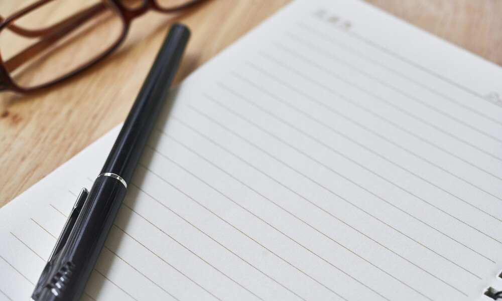 Ρεπόρτερ έκανε live μετάδοση και πίσω της εμφανίστηκε γυμνή φιγούρα (video)