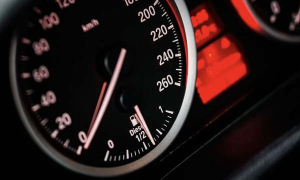 Απίστευτο: Αγόρασε αυτοκίνητο με 57 ευρώ! (video)