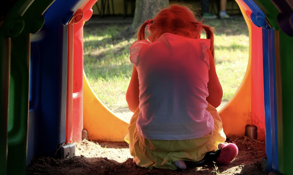 Έπαιζε κρυφτό και παγιδεύτηκε σε «τρελό» σημείο (photos)