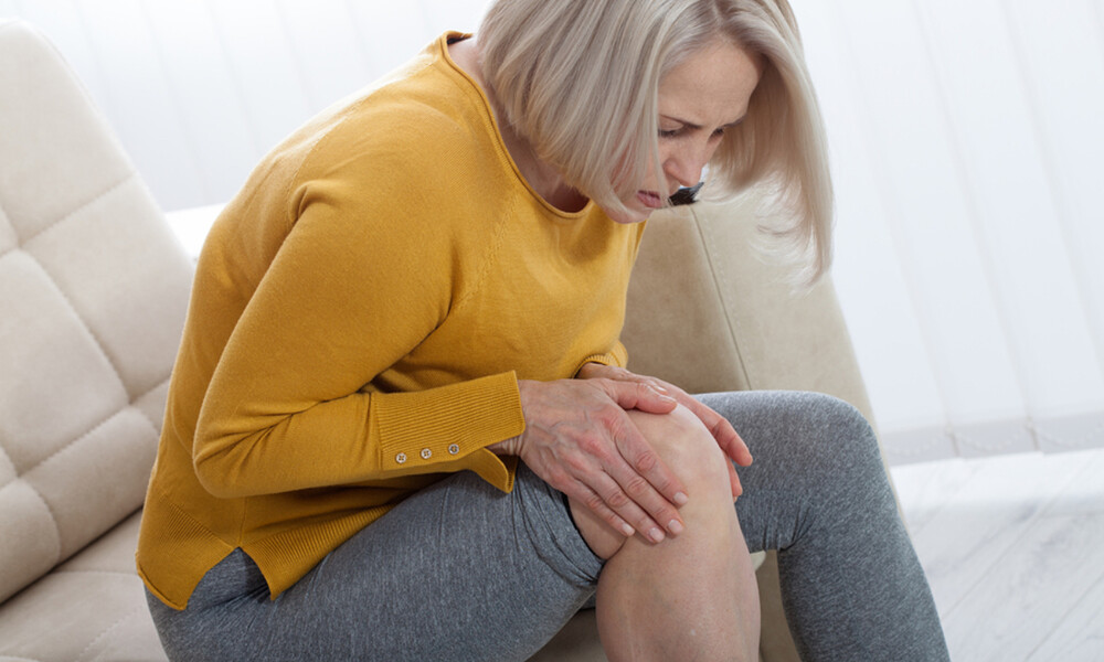 Πόνοι στις αρθρώσεις: Πού οφείλονται ανάλογα με τα συμπτώματα που τους συνοδεύουν (εικόνες)