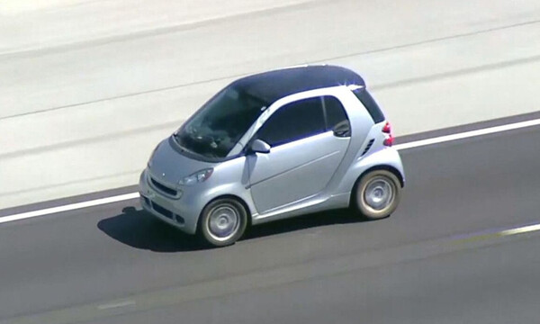 Πίστευε πως θα ξεφύγει από την αστυνομική καταδίωξη με... smart! Δεν τα κατάφερε... (video)