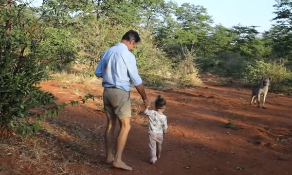 Η 2χρονη που έχει τρελάνει το ίντερνετ - Δεν θα πιστεύετε τους φίλους της (video)