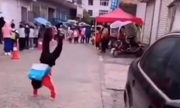 Πιτσιρικάς ενημερώνεται για το τέλος της καραντίνας - Έτσι το πανηγύρισε (video)