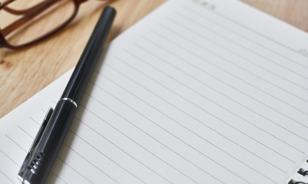 Απίστευτο περιστατικό: Ρεπόρτερ βγήκε σε ζωντανή σύνδεση χωρίς παντελόνι (video)