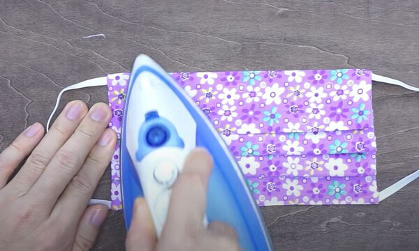 Πώς μπορείτε να φτιάξετε μόνοι σας τις δικές σας υφασμάτινες μάσκες (videos)