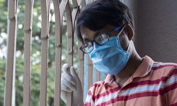 Θαμπώνουν τα γυαλιά σας όταν φοράτε μάσκα; Όχι πλέον... (video)